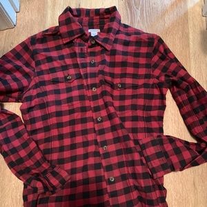 Woman’s carhartt plaid button down